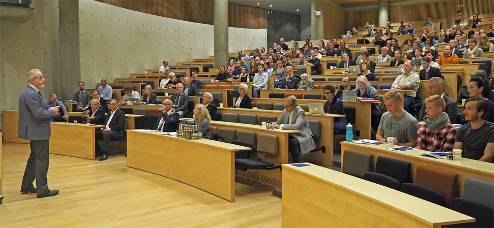Det var mange interesserte tilhørere da vinnerne av Kavli-prisen innen nanovitenskap og nevrovitenskap holdt sine prisforedrag ved NTNU i dag. Foto: Per Henning /NTNU